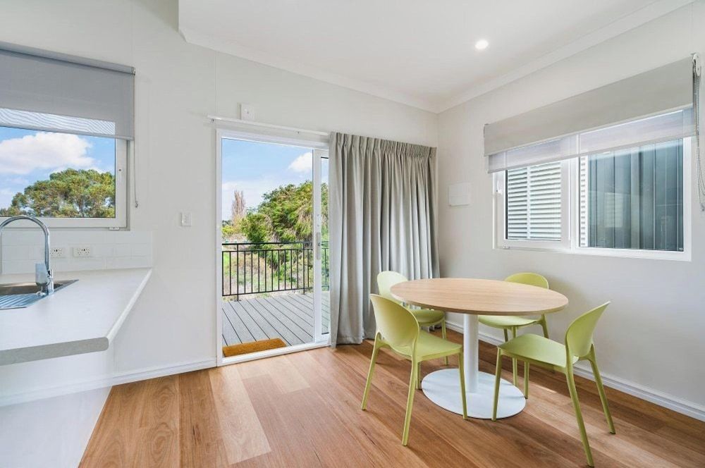 Discovery Parks - Bunbury Foreshore Deluxe 2 Bedroom Cabin (Sleeps 4) 4