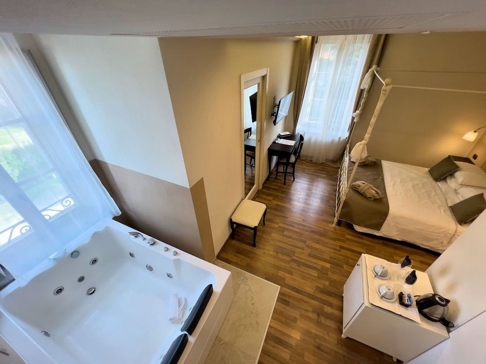 Royal Double Room, Non Smoking, Jetted Tub