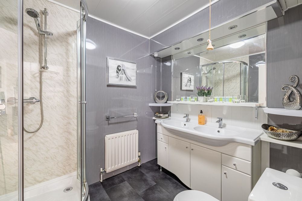 The Fox & Hounds Family Room 4