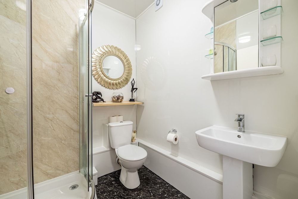 The Fox & Hounds Triple Room 2