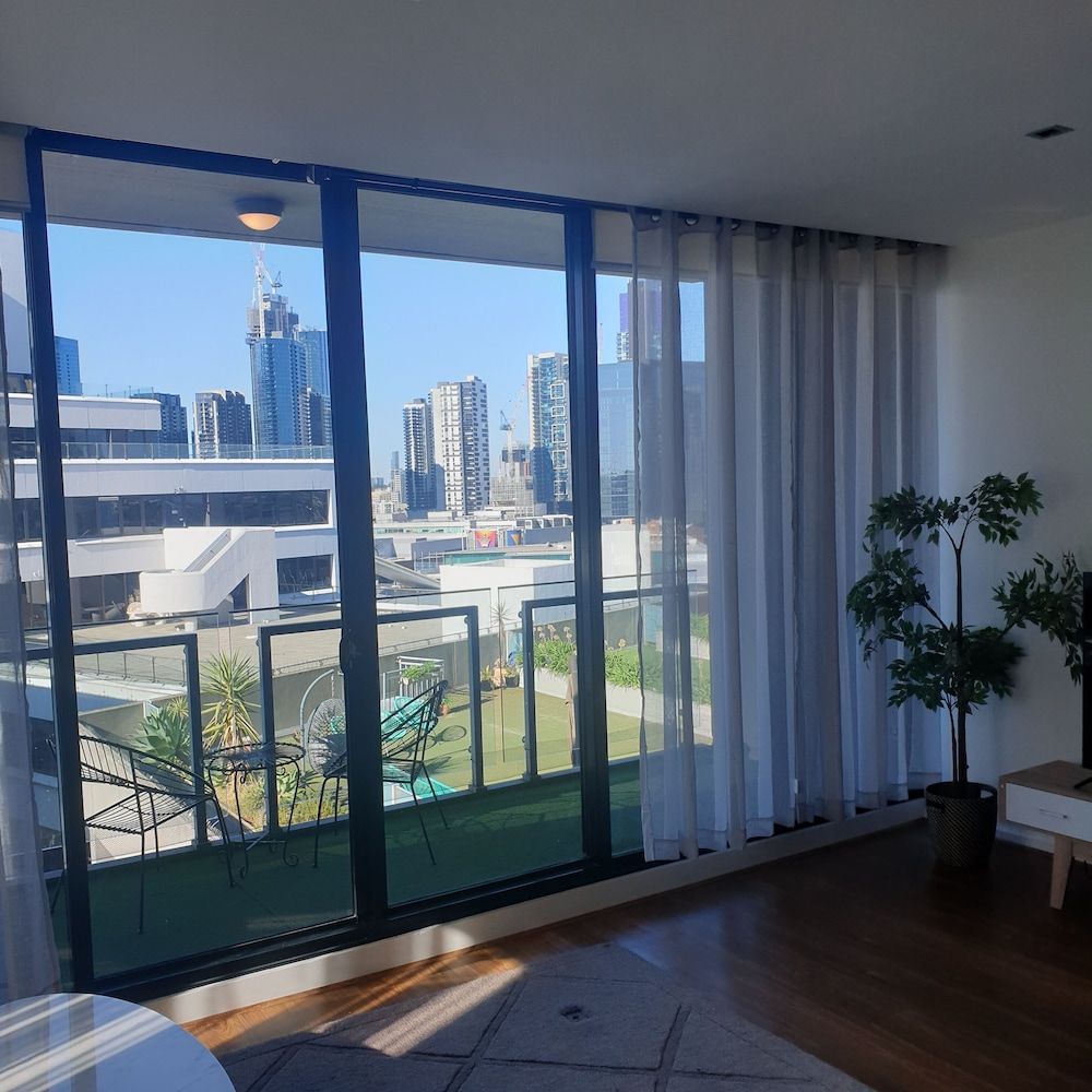 Waterfront Melbourne Apartments 2 Bedroom 2 Bath Apartment City View 3