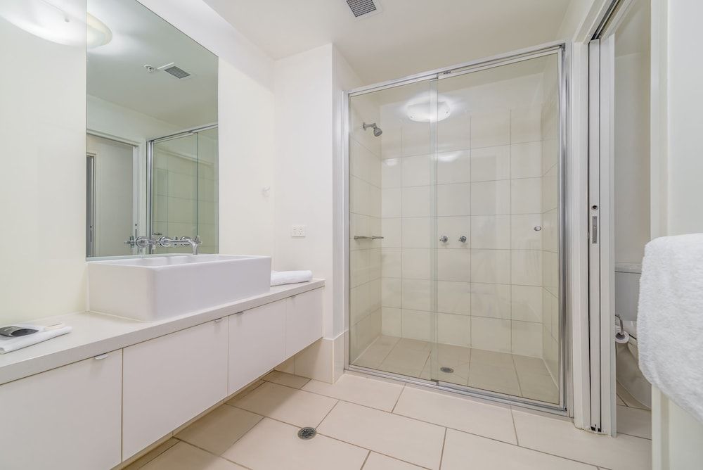 Waterfront Melbourne Apartments 2 Bedroom 2 Bath Apartment City View 4