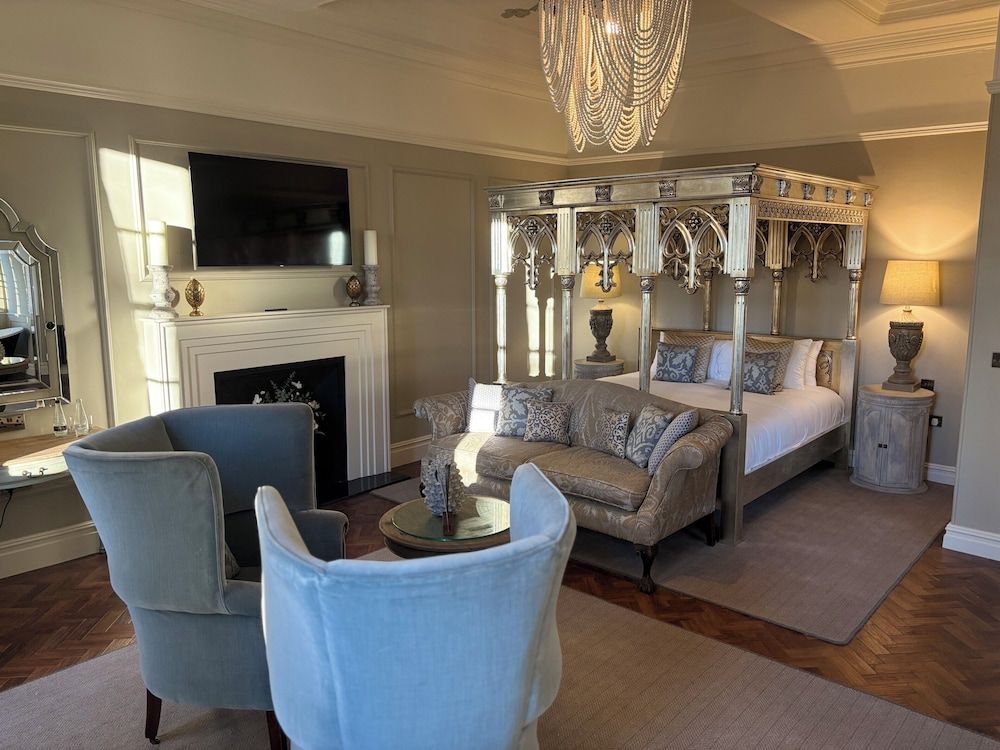 Honeymoon Suite