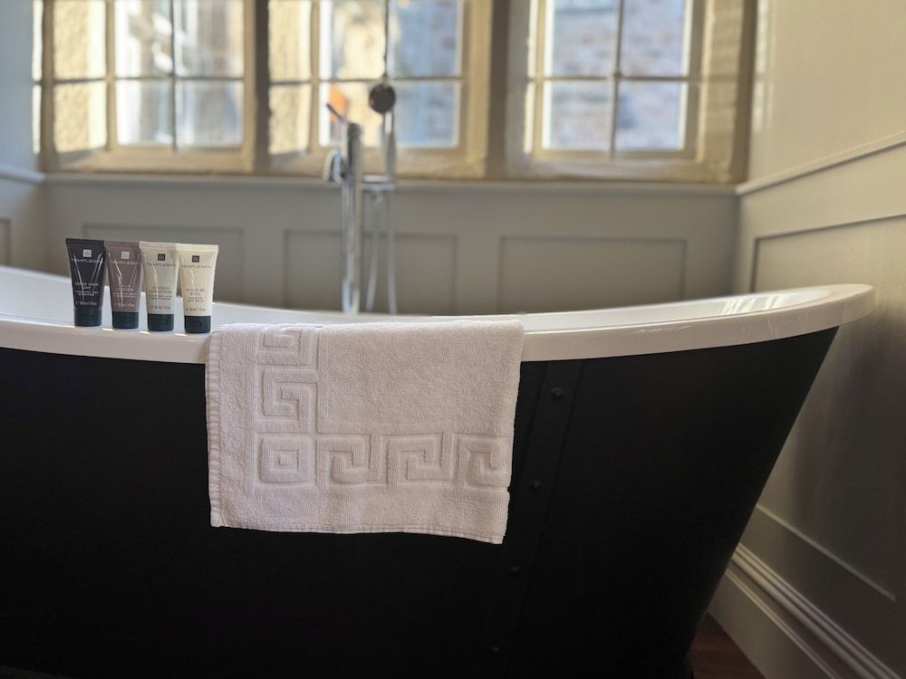 Honeymoon Suite
