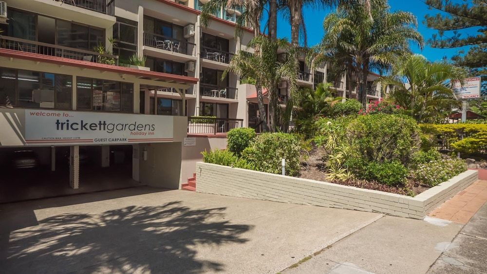 undefined Trickett Gardens Holiday Inn 5