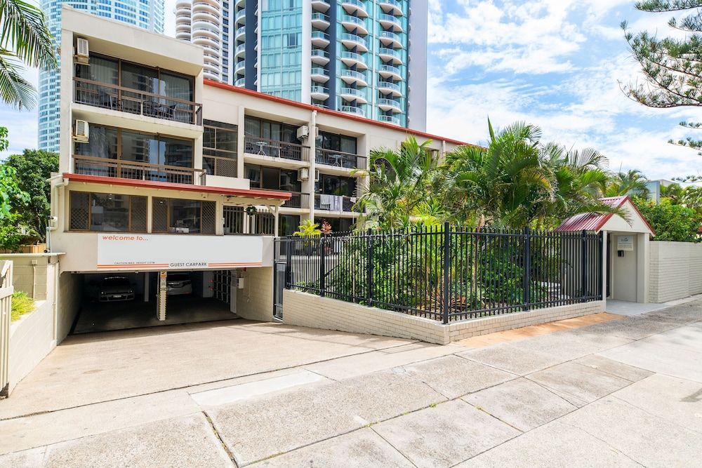 undefined Trickett Gardens Holiday Inn 7