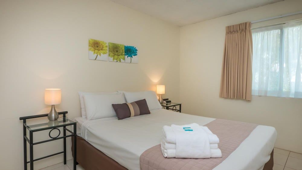 undefined Trickett Gardens Holiday Inn 10