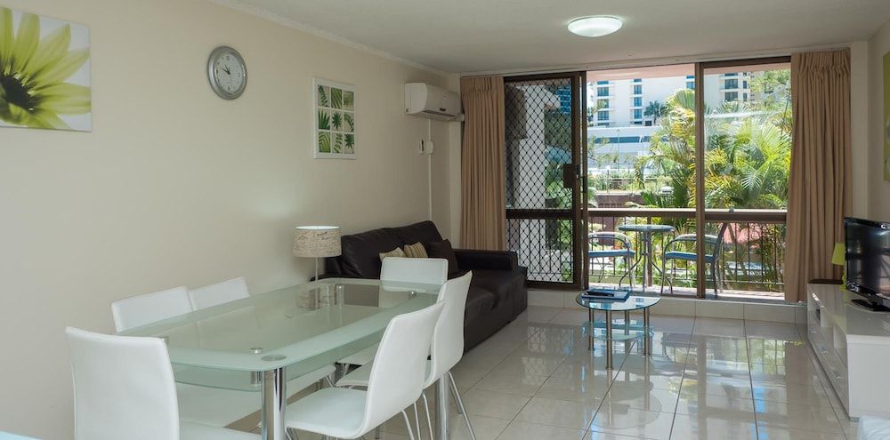 undefined Trickett Gardens Holiday Inn