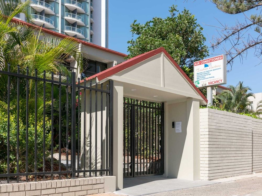 undefined Trickett Gardens Holiday Inn 6