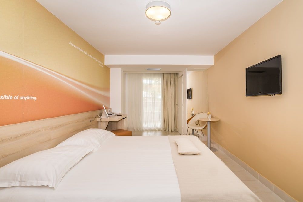 Classic Room, Balcony, Park Side