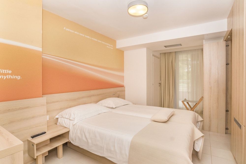 Classic room with balcony, Park side - Connected