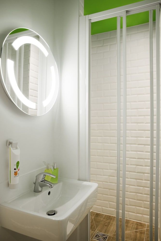 ibis Styles Paris Buttes Chaumont Double Room, 1 Double Bed 5