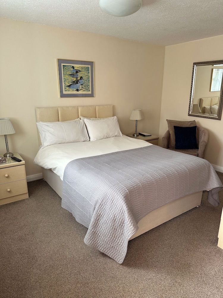 Newent Golf Club & Lodges Standard Double Room, 1 Double Bed, Ensuite, Ground Floor