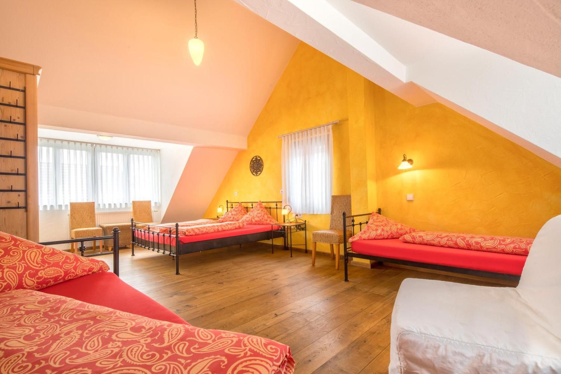 Quintuple Room