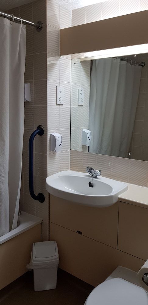 Redwings Lodge Dunstable Family Room 6