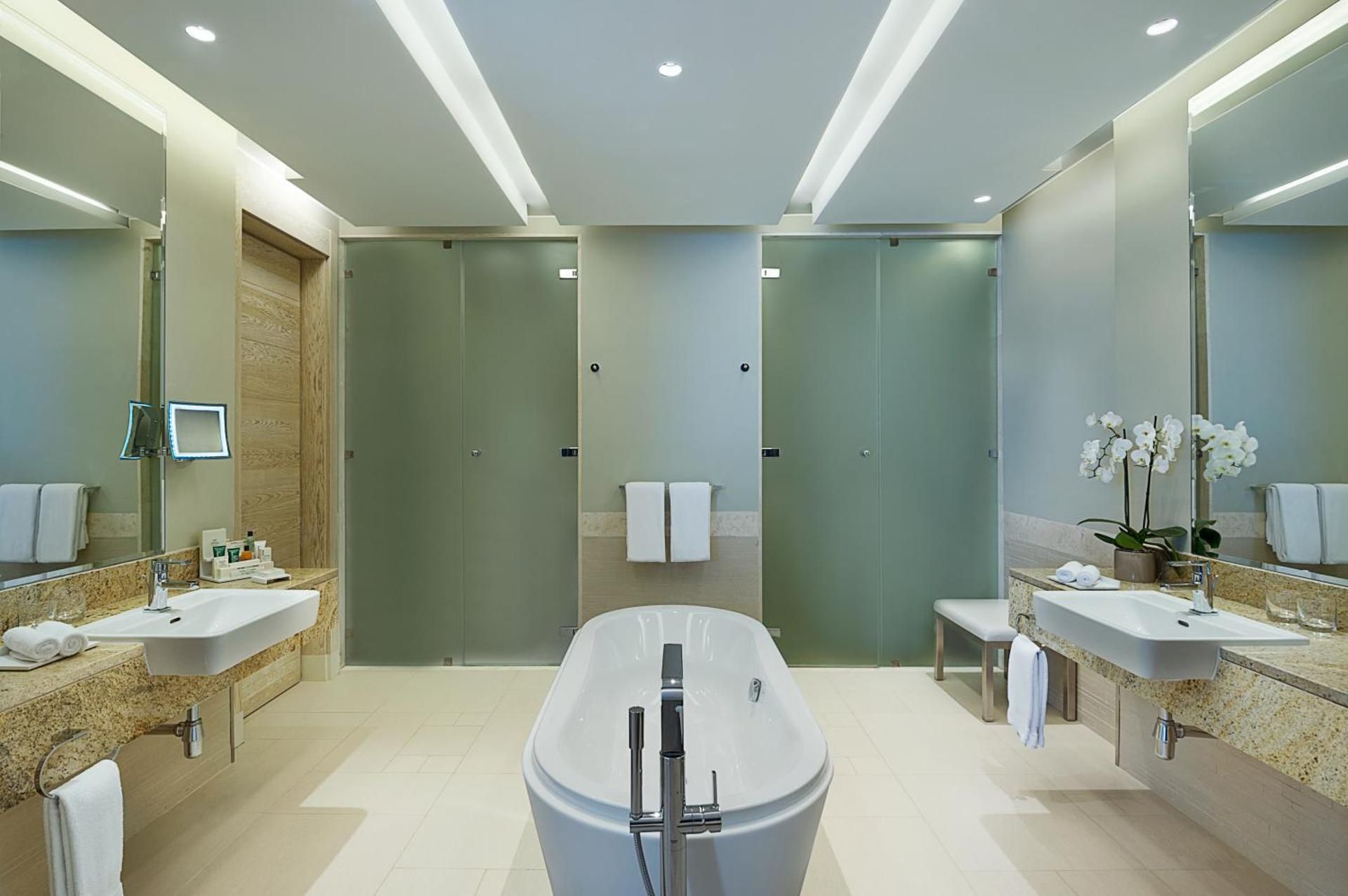 FAMILY SEA VIEW CONNECTING SUITE