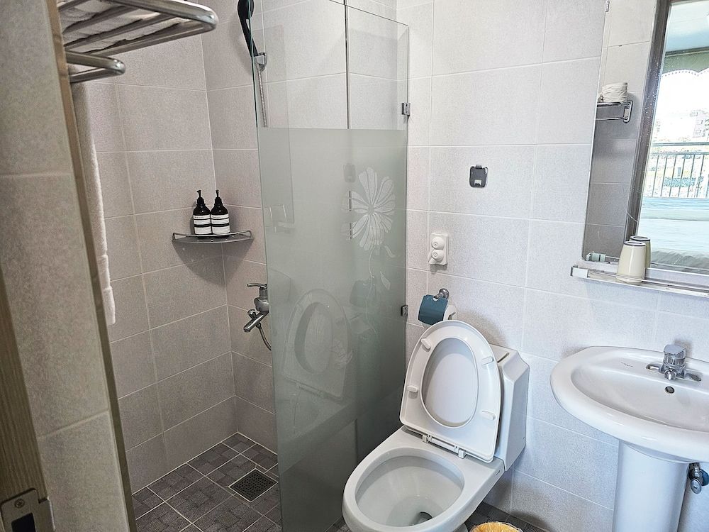 Sea Cliff Hotel Jeju Budget Twin Room 5