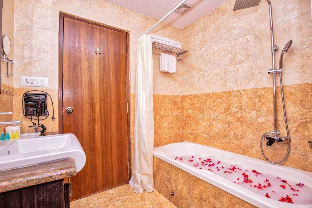 Da Yatra Courtyard Hotel & Resort Deluxe Twin Room 15
