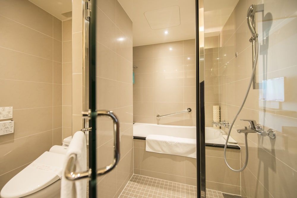 Taichung Harbor Hotel Family Room 2