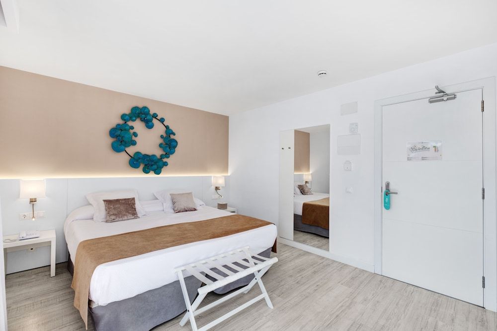 Deluxe Room, Terrace, Pool View