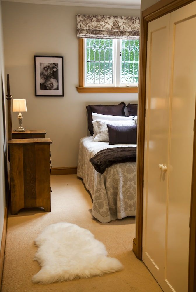 Fuchsia Suite, Includes Breakfast