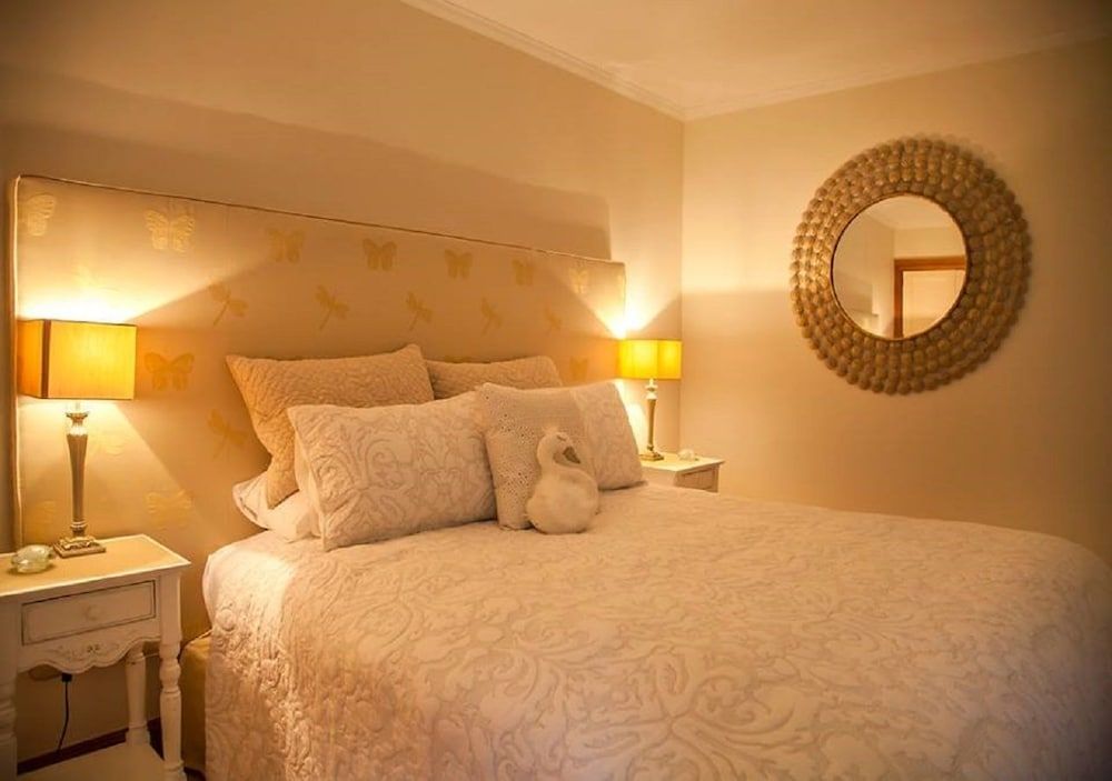 Deluxe Wisteria Suite includes Breakfast
