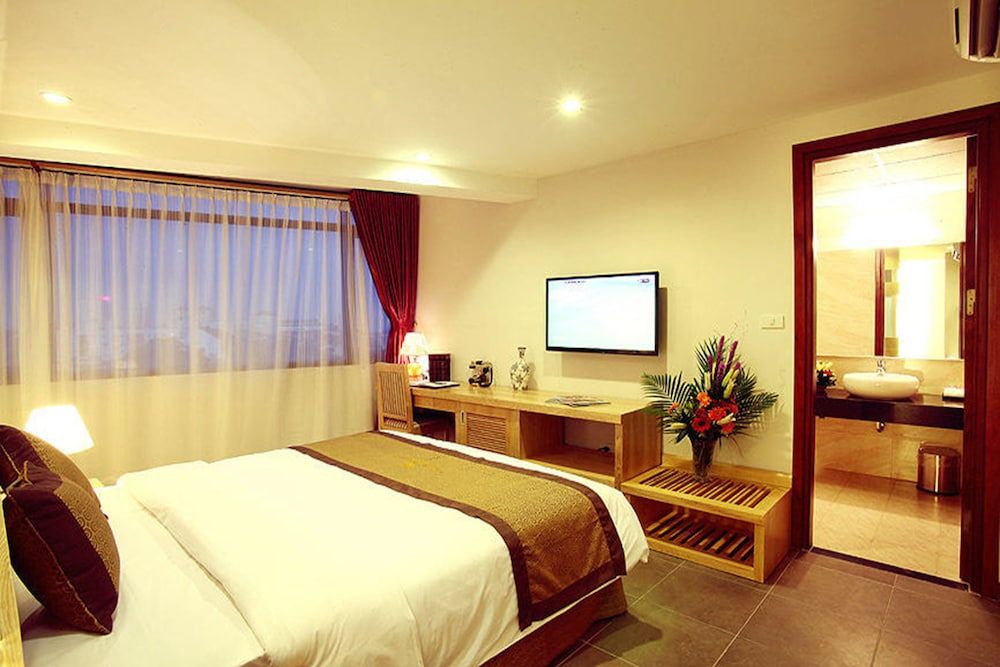 Riverside Hanoi Hotel Executive Room, 1 King Bed 10