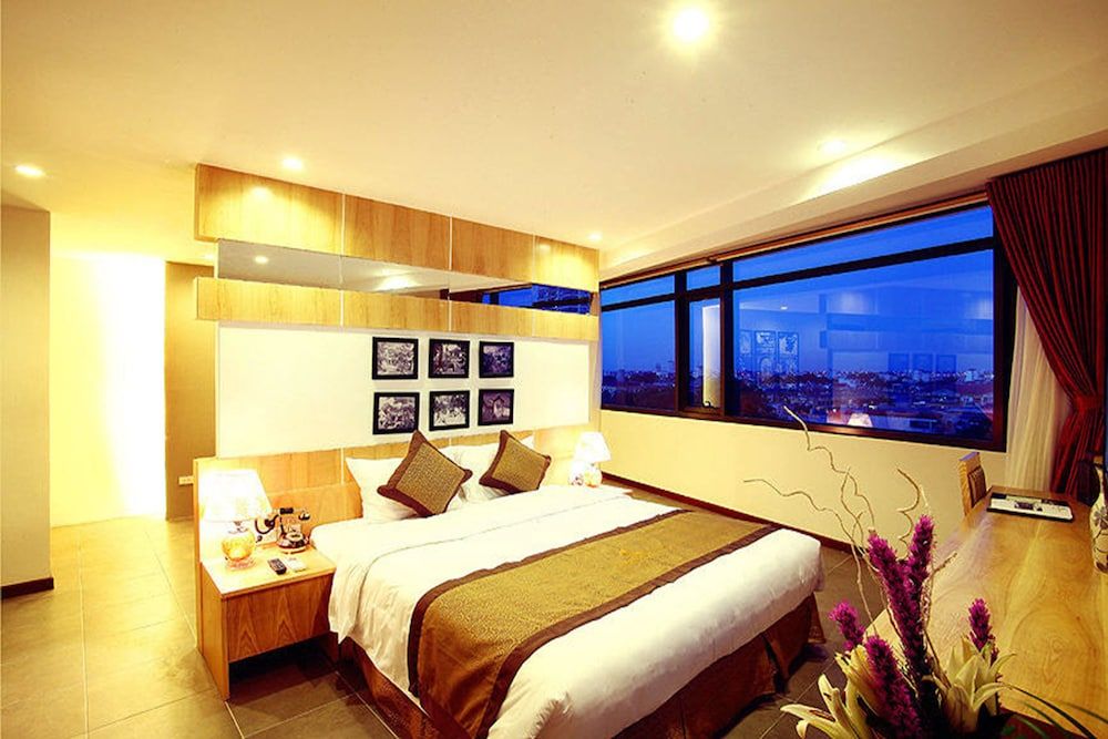 Riverside Hanoi Hotel Executive Room, 1 King Bed 11