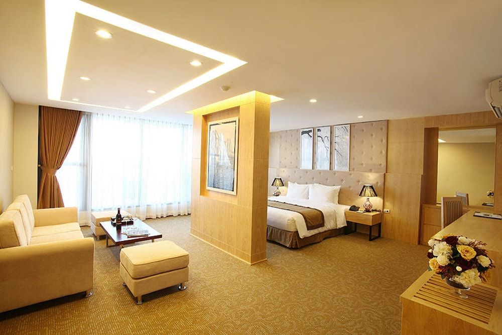 Riverside Hanoi Hotel Executive Room, 1 King Bed 7
