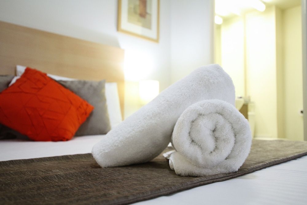 Caloundra Central Apartment Hotel Studio, 1 Queen Bed, Kitchenette 3