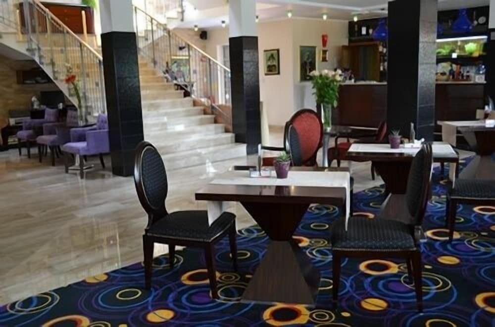 Hotel 365