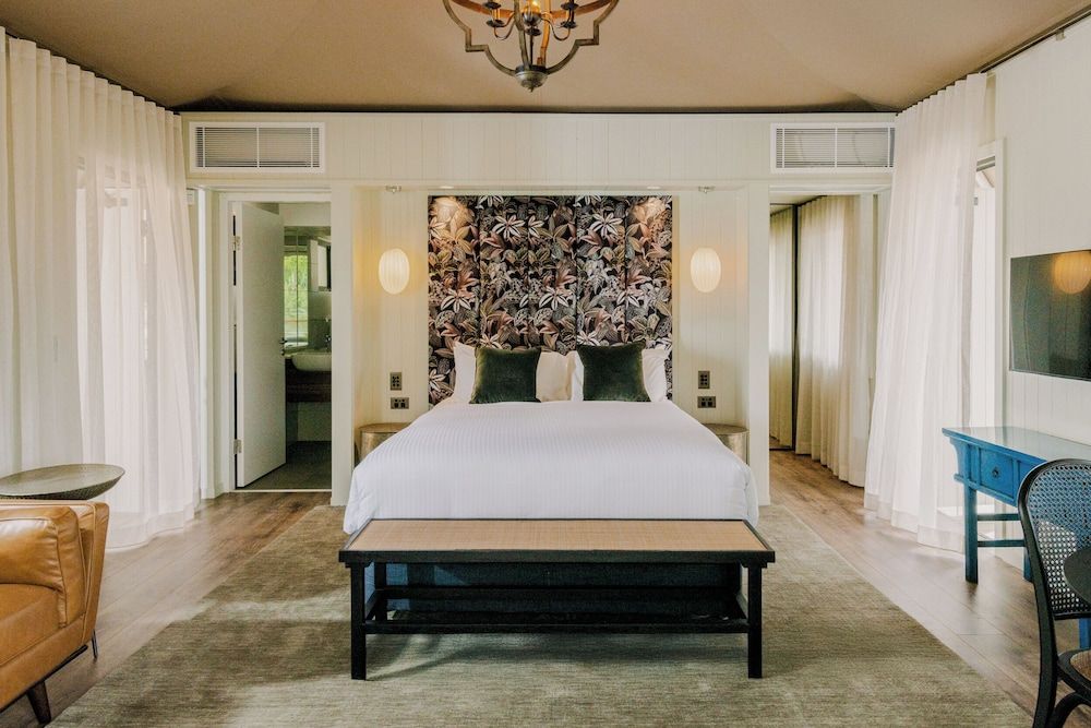 Parklands Country Gardens and Lodges Lakeside Canopy 3