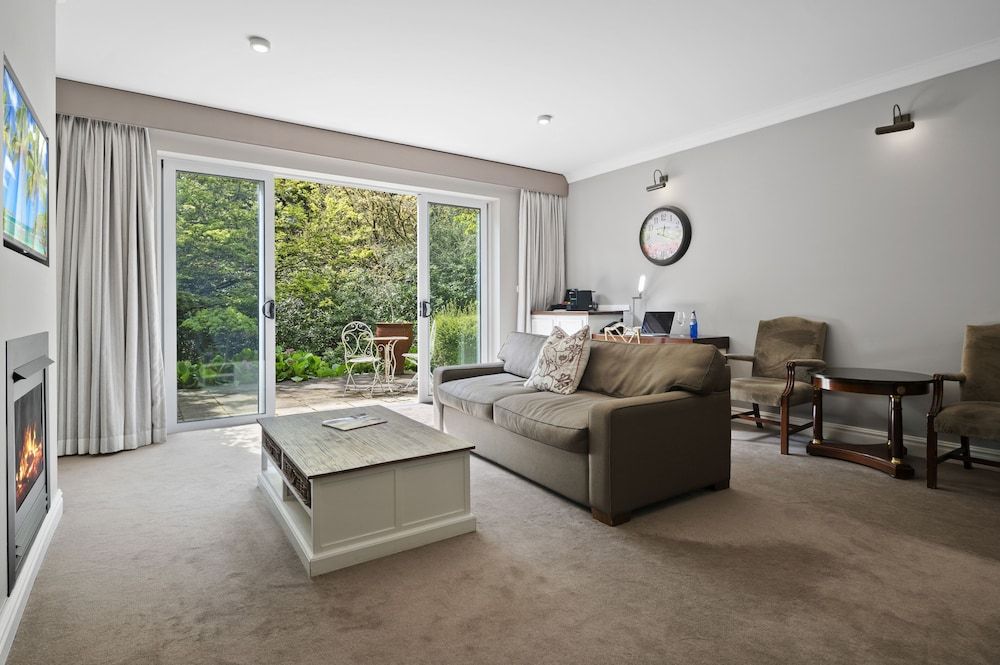 Parklands Country Gardens and Lodges Suite, Garden View 11