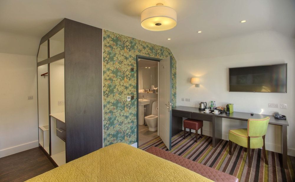 Denbies Vineyard Hotel Twin Room, Ensuite, Vineyard View 2