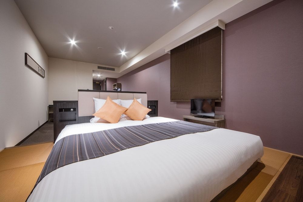 Deluxe King Room, Non-Smoking (Eco Plan - No Cleaning Service)