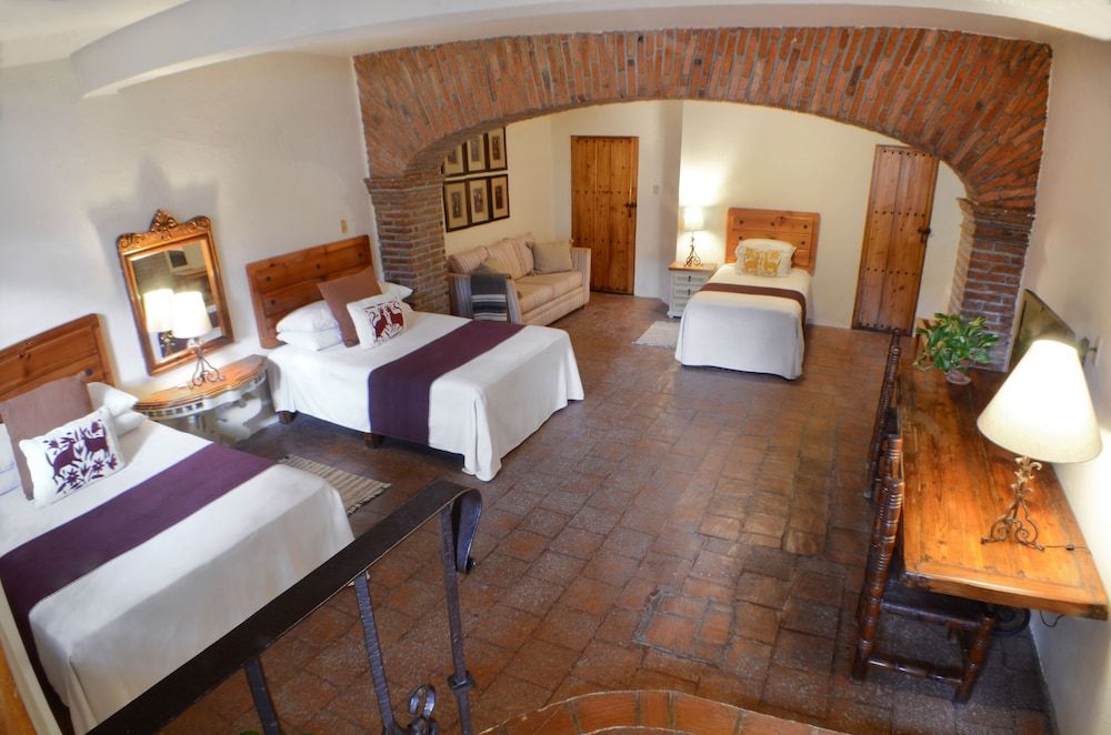 Hotel Los Arcos Superior Room 2