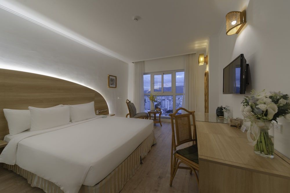 Cozy City View Room