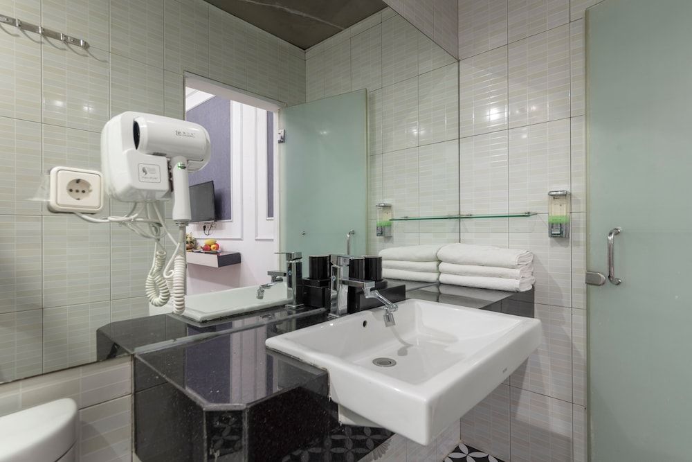 Eclipse Legend Hotel Standard Triple Room 5