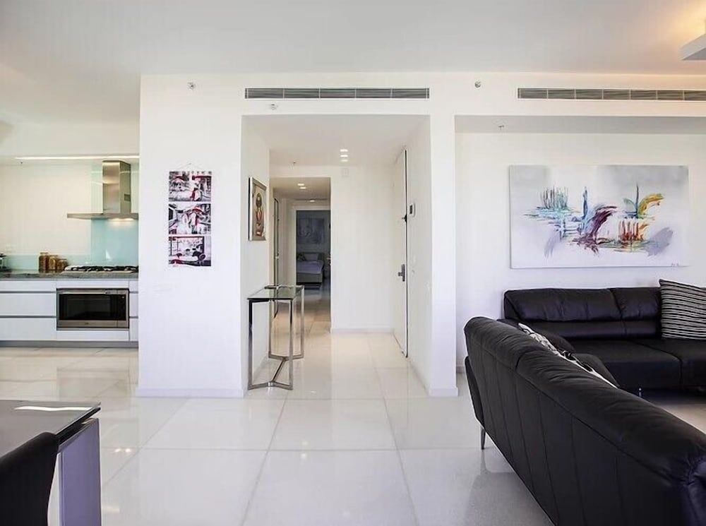 Tel Aviv Home Comfort Apartment, Tower 9