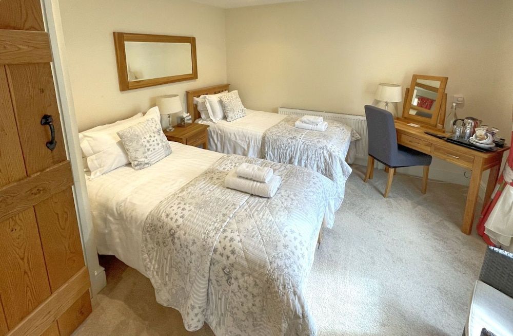 Standard Ensuite, 1 Twin, Courtyard View, Groundfloor