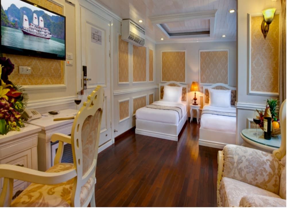 Junior Double or Twin Room, 1 Double or 2 Twin Beds, Bathtub, Ocean View