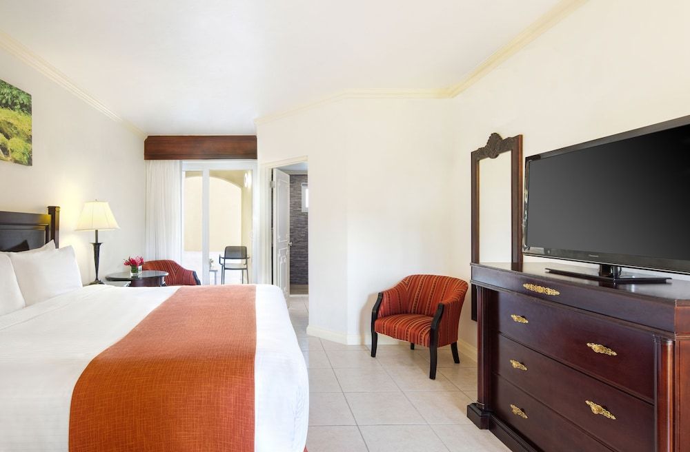 Room, Pool View