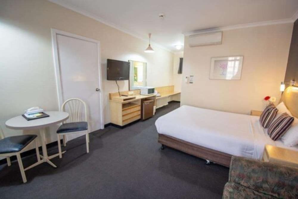 Standard Queen Room