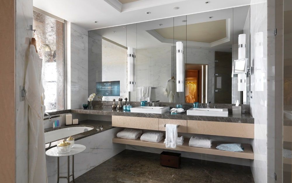 Raffles Istanbul Deluxe Room, 1 King Bed (City) 4