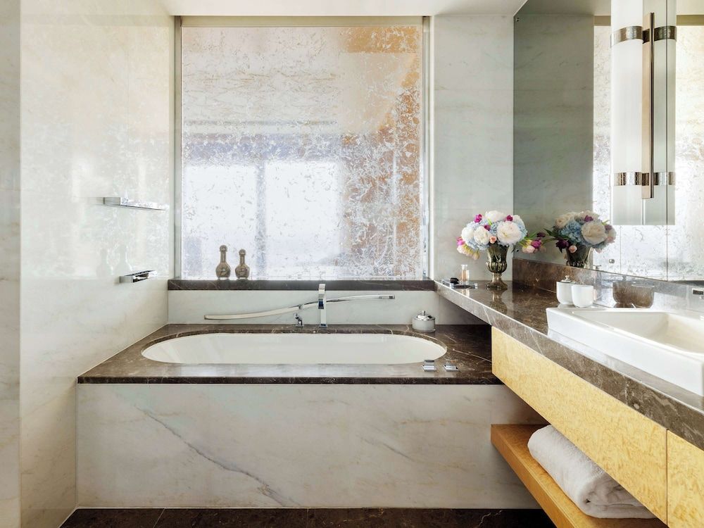 Raffles Istanbul Deluxe Room, 1 King Bed (City) 6