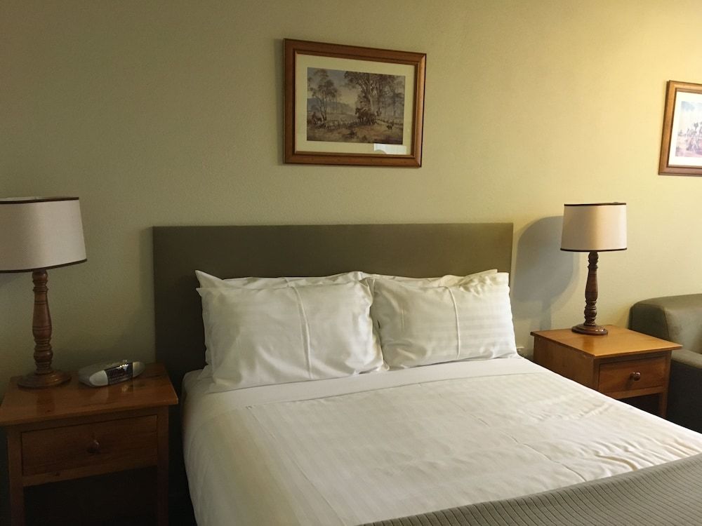 Hotel Bruce County Classic Queen 3