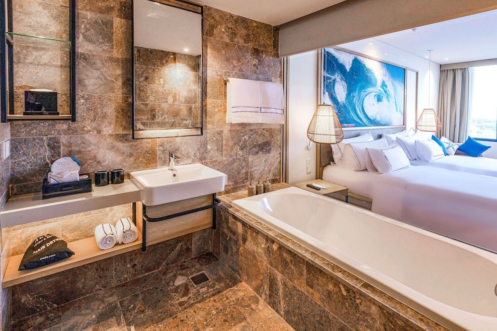 Melia Danang Beach Resort Deluxe Room 9
