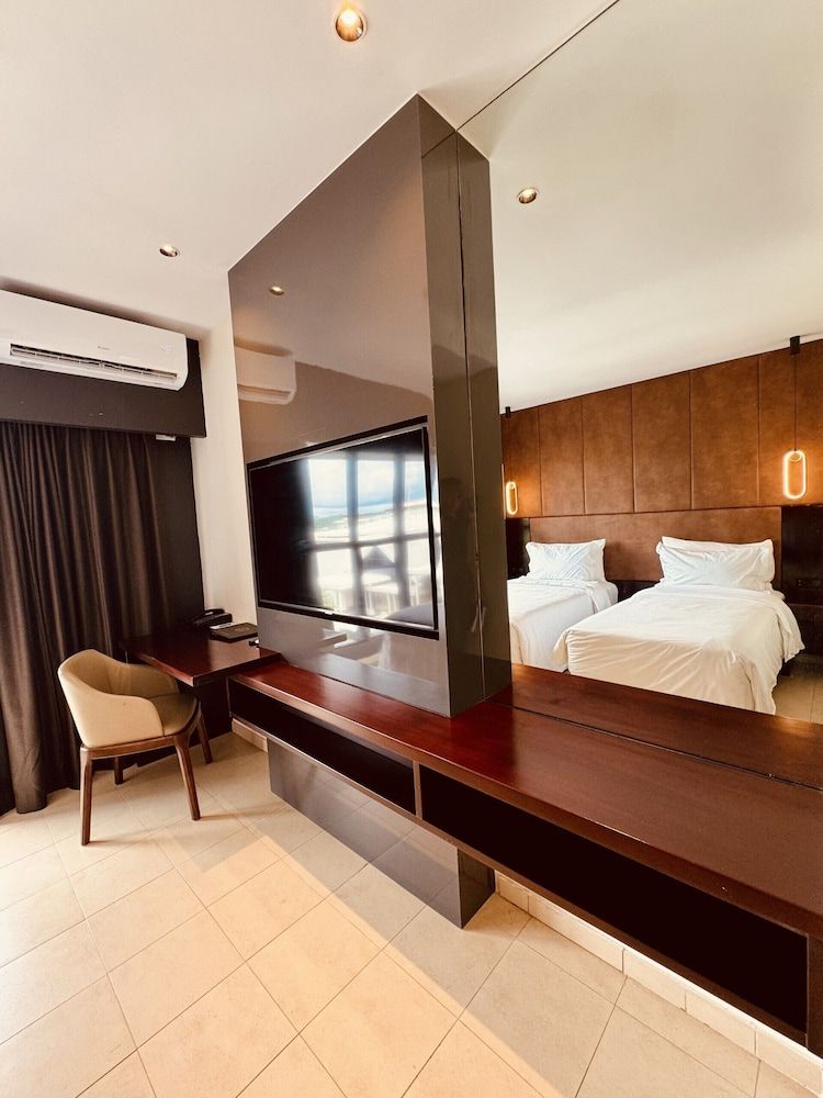 undefined Lamana Hotel 5