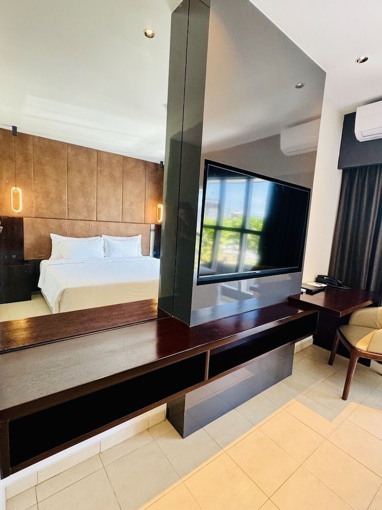 undefined Lamana Hotel 3