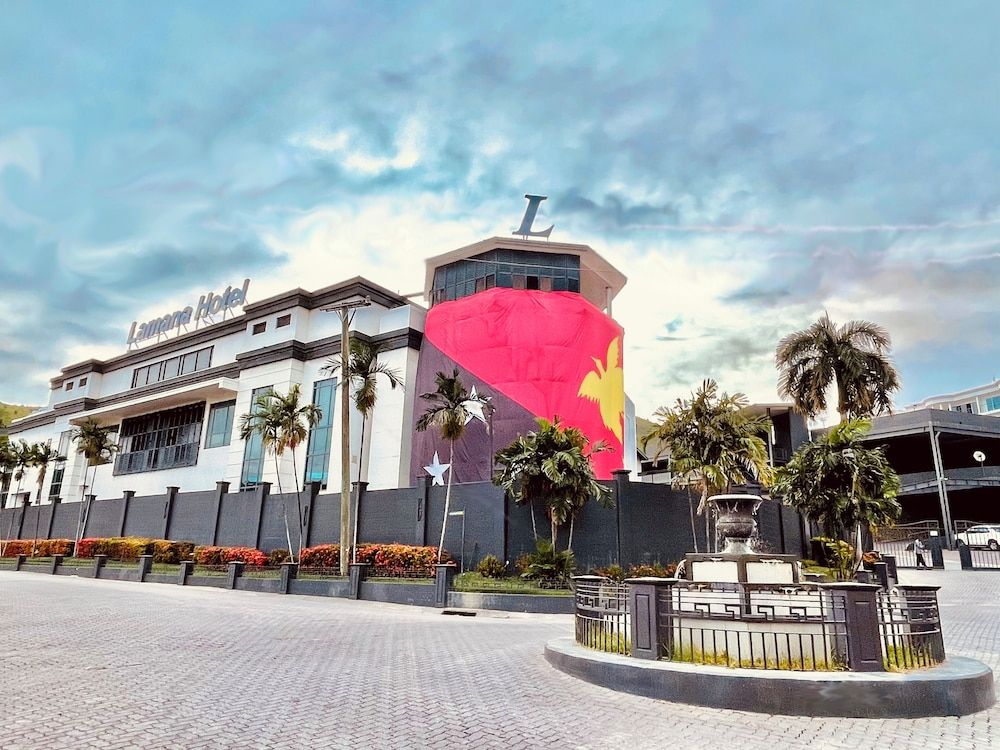 undefined Lamana Hotel 6
